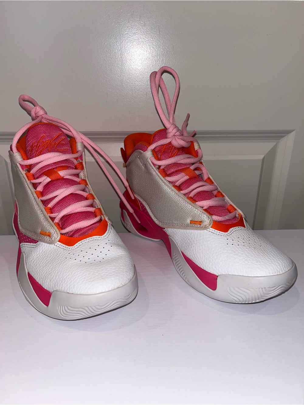Nike Air Jordan Max Aura 4 GS White Orange Pink DV0490-168 Size 6Y Sneakers